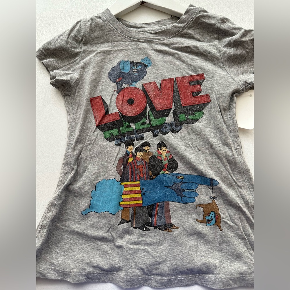 Girls Love Tee